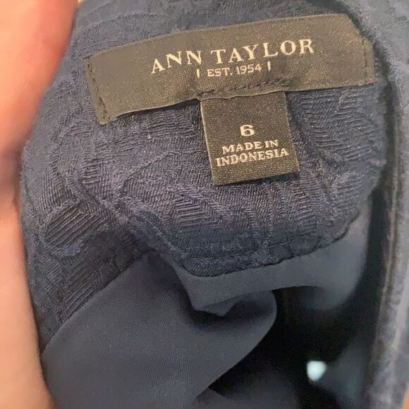 Ann Taylor navy textured skirt - Picture 7 of 9
